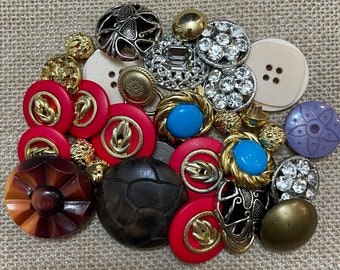 Lot Of Vintage Buttons (Mix)