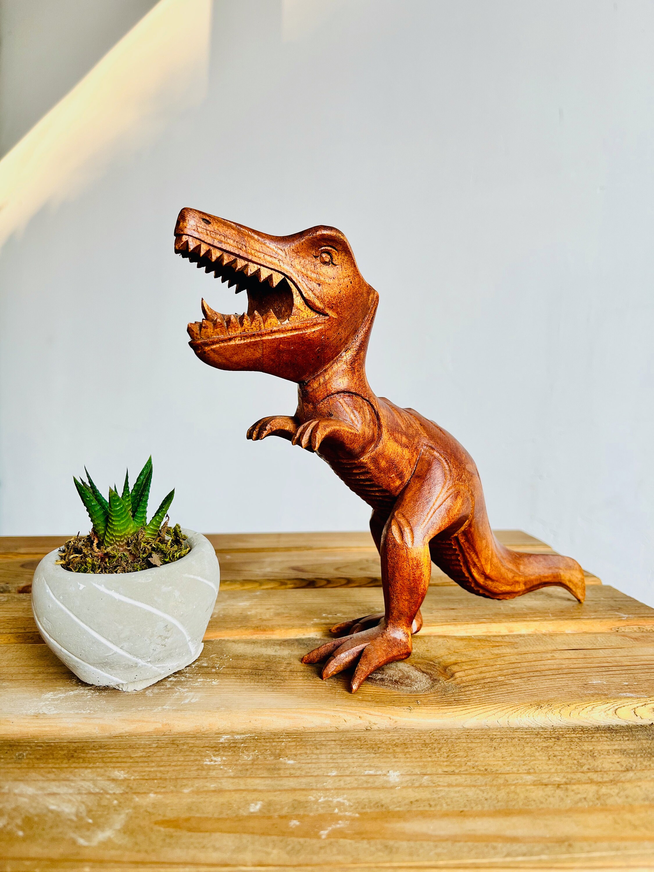 Escultura de dinosaurio de madera tallada estatua de madera - Etsy España Escultura de dinosaurio de madera tallada estatua de madera - Etsy España