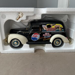 Golden Wheel 1940 Ford Pepsi 100th Anniversary Die Cast Replica Bank 1:18