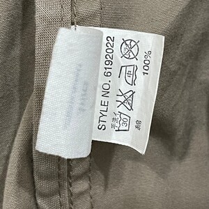 K&ouml;nnte beinhalten: Ein Set aus drei Keramikbechern mit gesprenkelter, matter Oberfl&auml;che. Die Becher sind in Creme-, Hellgrau- und Dunkelgraut&ouml;nen gehalten. Jeder Becher hat ein schlichtes, minimalistisches Design und einen abgerundeten Griff.