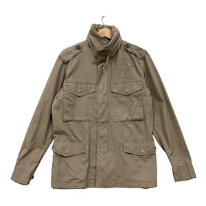 K&ouml;nnte beinhalten: Ein Set aus drei Keramikbechern mit gesprenkelter, matter Oberfl&auml;che. Die Becher sind in den Farbt&ouml;nen Creme, Hellgrau und Dunkelgrau gehalten. Jeder Becher hat ein schlichtes, minimalistisches Design und einen abgerundeten Griff.