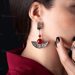 Pendientes de luna creciente de la reina Araransa, estilo antiguo, hechos a mano en plata de ley, joyas inspiradoras de antiguas reinas y princesas.