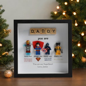 Cadeaux pour papa : lot de 4 figurines de super-héros | Décoration murale encadrée personnalisée | Cadeaux d'anniversaire | Cadeau de Noël