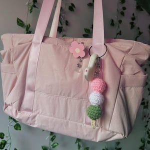 Portachiavi con ciondolo per borsa Dango fatto a mano all'uncinetto