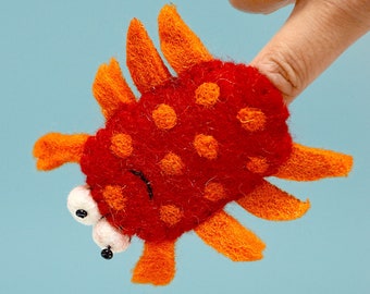 Crab Finger Puppet • Handmade Cute Felt Toy • Teach Kids About the Oceans • Storytelling • Lovely Unisex Gift for Kids, Boys, Girls, Teacher