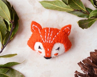 Sleeping Fox Felt Brooch • Handmade Cute Woodland Badge Fabric Pin • Lovely Gift Idea for Nature Lovers, Gardeners, Mothers, Fathers, Kids