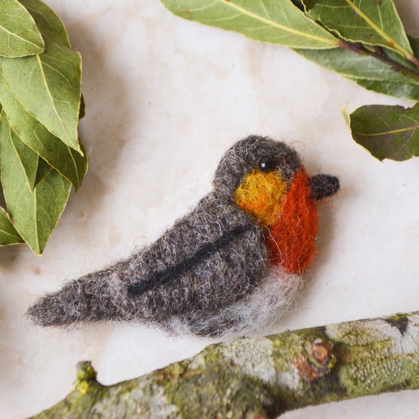 Broche en feutre oiseau rouge-gorge • Épingle en tissu faite main mignon insigne des bois • Beau cadeau • Amoureux de la nature sauvage, jardiniers, mères, pères, enfants