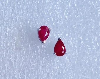 Birne Rubin Ohrstecker | Sterling Silber Juli Geburtsstein