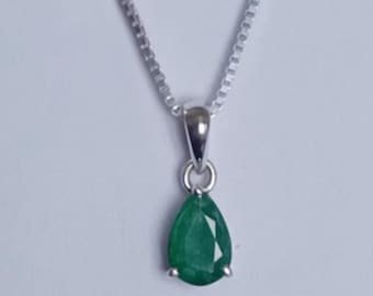 Pendentif goutte d'eau émeraude naturelle | Argent sterling 925 | Bijoux faits main avec pierres précieuses taillées en poire | Cadeau pour elle