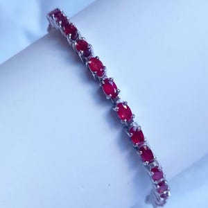 Pulsera de tenis de plata esterlina con rubí rojo / Joyería hecha a mano para mujer