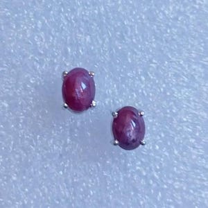 Orecchini a lobo ovali con rubino stellato naturale / Argento sterling 925 / Orecchini delicati fatti a mano / Regalo per lei