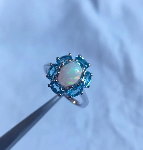 Enorme Pila Di Natale Confezioni Regalo Isolato Su Sfondo Bianco Foto - Foto 7