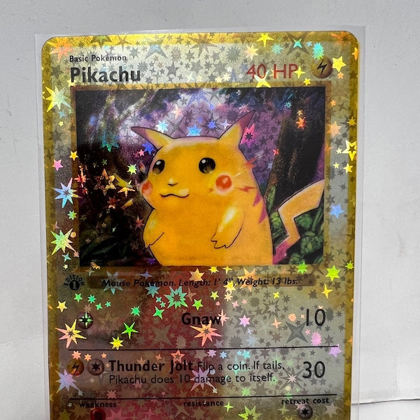 Inoffizielle Artist Made 1st Edition Shadowless Red Cheeks Pikachu 58/102 Sudomon Holo Dramatisation Display Plastikkarte LESEN BESCHREIBUNG