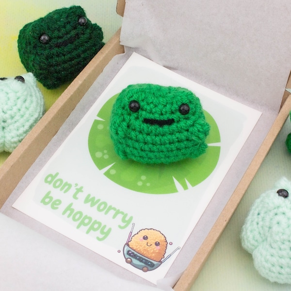 Ne vous inquiétez pas, soyez heureux, grenouille amigurumi au crochet, cadeaux de voyage, bons voyages, porte-bonheur, breloque anxiété, doudou, squishies, grenouilles, crapaud