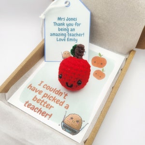 Cadeaux de remerciement pour les enseignants, Pommes amigurumi au crochet, Merci pour tout, Cadeau d'école, Charm cadeau prénom personnalisé, Peluches