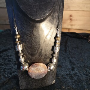Atemberaubende Crackle Achat Halskette mit Silber Platte Perlen