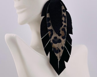 Boucles d'oreilles tendance plumes en cuir noir | Bijoux à imprimé animal de 3 à 5 po. de long