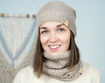 Classic Cosy Snood | Hand-knitted in Casual Design | Loose and Comfy Knitted Cowl in Pearl Grey | Cosy Snood for Autumn & Spring