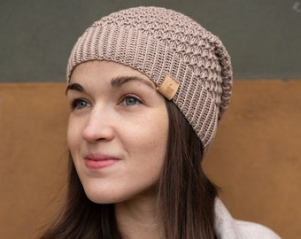 Slouchy Beanie Hat | Hand-knitted in Casual Design | Loose and Comfy Knitted Beanie in Pearl Grey | Hat for Autumn & Sprig