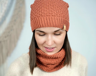 Classic Cosy Snood | Hand-knitted in Casual Design | Loose and Comfy Knitted Cowl in Canyon Rose | Cosy Snood for Autumn & Spring