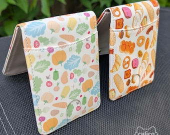Bi-fold Wallets with Coin Pouch and Snap Button