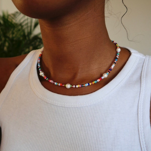 Collier de perles colorées, carie Perlen Halskette, tour de cou de perles colorées, collier de perles mélangées, collier de perles de perles, collier de perles d'eau douce