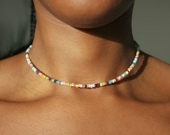 Collier de perles colorées, carie Perlen Halskette, tour de cou de perles colorées, collier de perles mélangées, collier de perles de perles, collier de perles d'eau douce