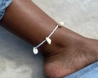 Weiße Perle Fußkettchen, Surfer Muschel Fußkettchen, weißes Fußkettchen, Muschel Anklet, Muschel Fußkettchen für Frauen, Strand Fußkettchen, Kauri Muschel Fußkettchen