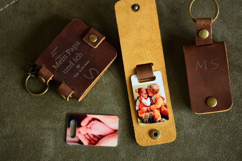 Personalisierbarer Schlüsselanhänger aus Leder mit Gravur Namen Initialen und Foto oder Text Bild 6