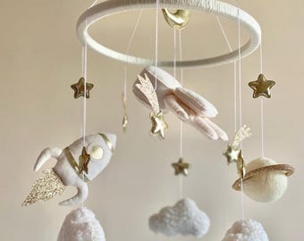 Space baby mobile, baby mobile boy, boucle mobile, boy nursery decor, nursery mobile