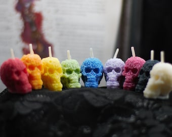 Vegan and Cruelty Free Customisable Scented Freestanding Mini Skull Candle. Cottagecore Cottagewitch D&D Dungeon Master Goth