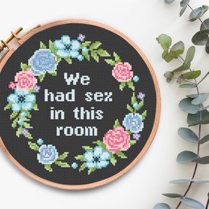 Wir hatten Sex in diesem Raum Kreuzstich für Erwachsene PDF Zählung Kreuzstich moderne Muster Freche Kreuzstich Subversive Blumenkranz Stickerei