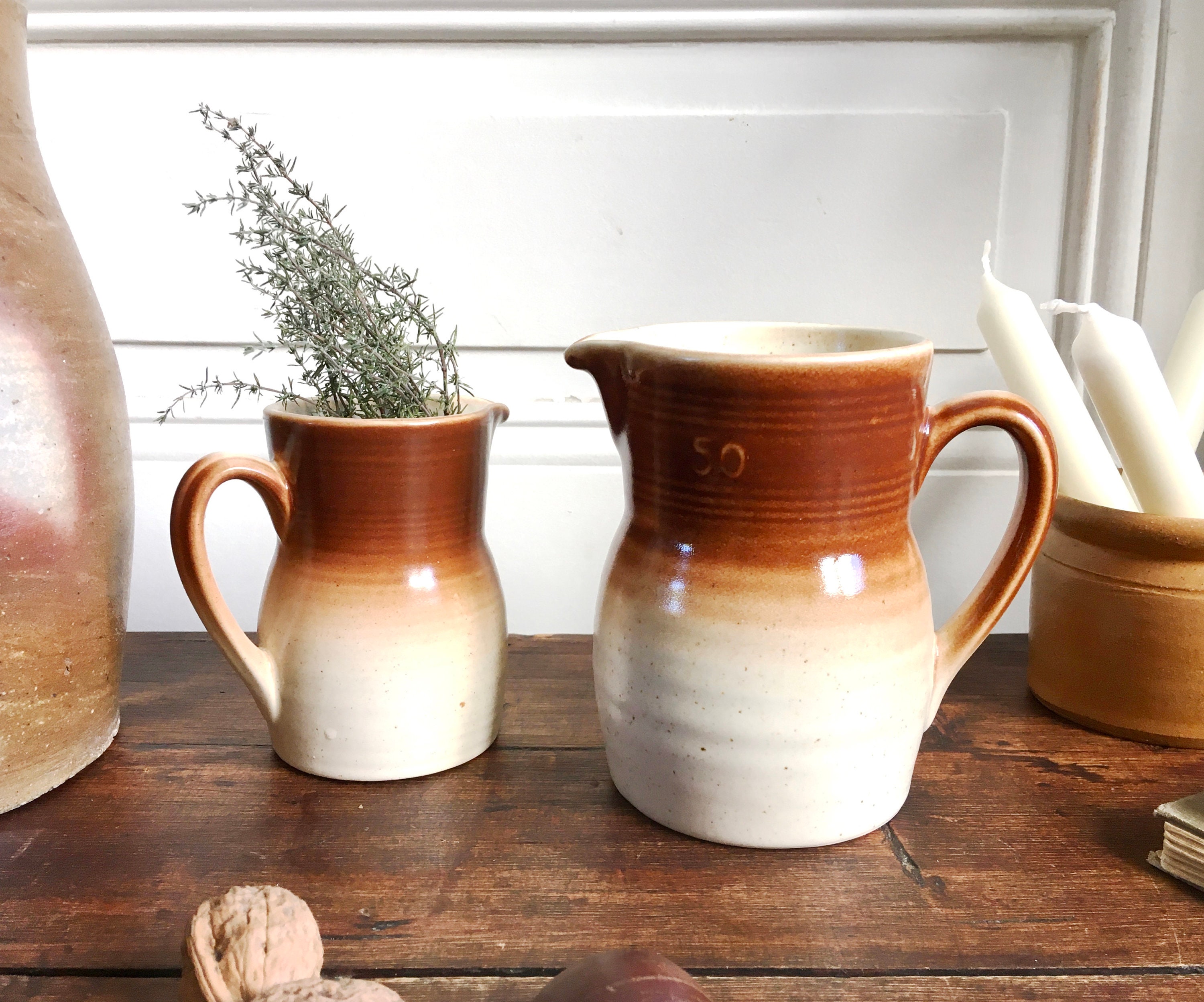 Paire de Grès Rustique 2 Français Vintage Crème Brune Émaillée Cruche d'eau Lait Pichets Boho Style