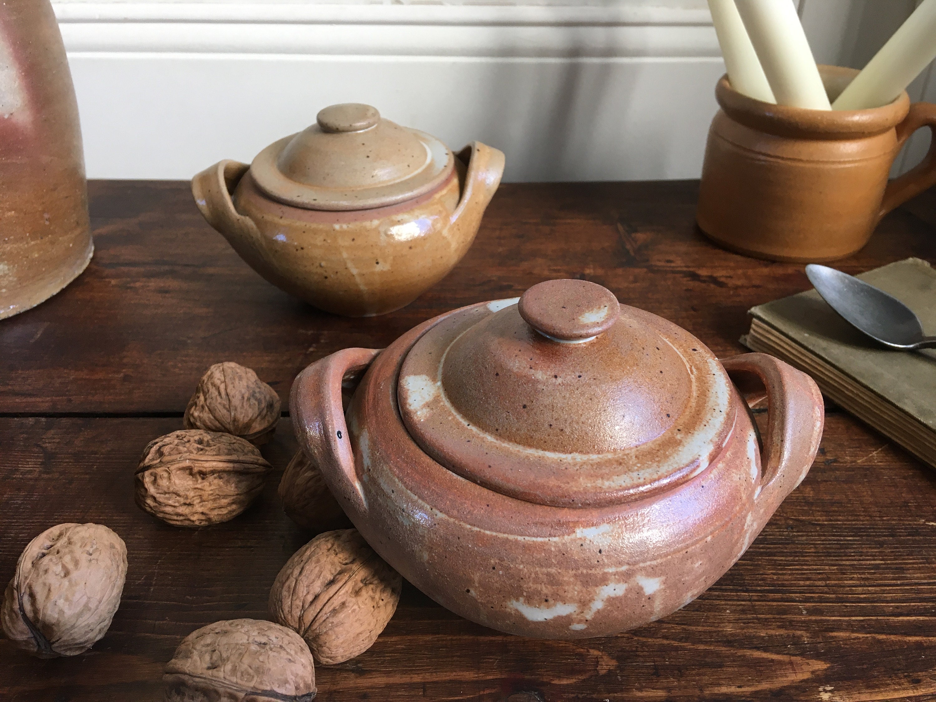 Vintage Français Paire de 2 Rustiques Grès Pots en Argile Bols Cocotte Marmite Boho Nordic Country P