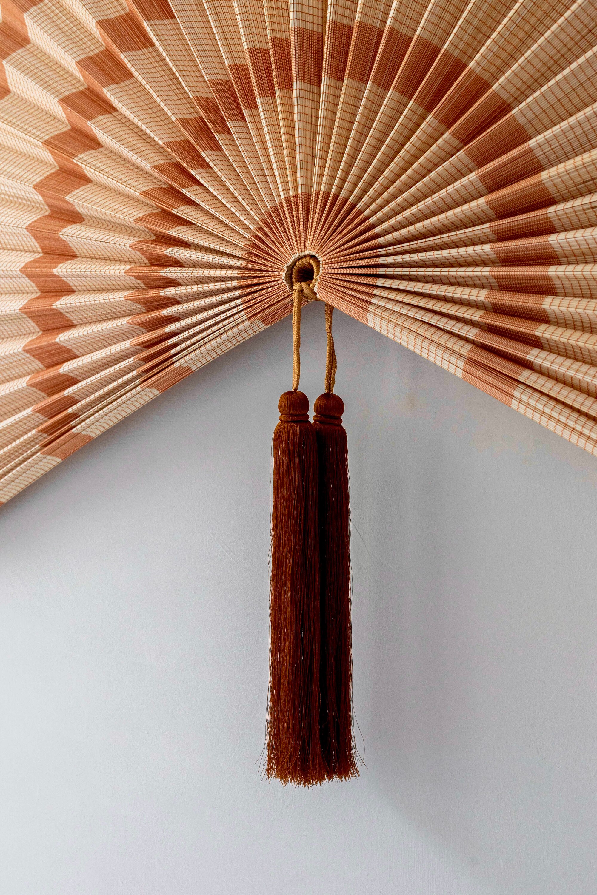 Bamboe waaier terracotta Bamboo wanddecoratie Wanddecoratie waaier