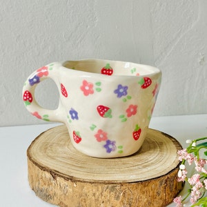 PREORDER:dainty strawberry flowers handmade ceramic mug-clay mug handmade-handmade coffee mug-aesthetic mug,flower mug-strawberry mug-mugs