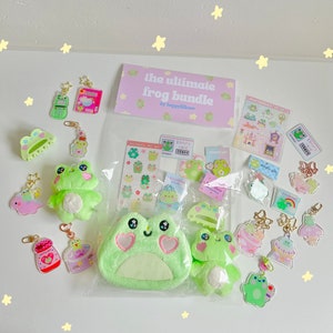 The Ultimate Frog Bundle - coisas de sapo - coisas de sapo fofas - alfinete de esmalte de sapo - chaveiro de sapo - acessório de sapo - bolsa de sapo - bolsa de sapo fofa - sapo de pelúcia - sapo