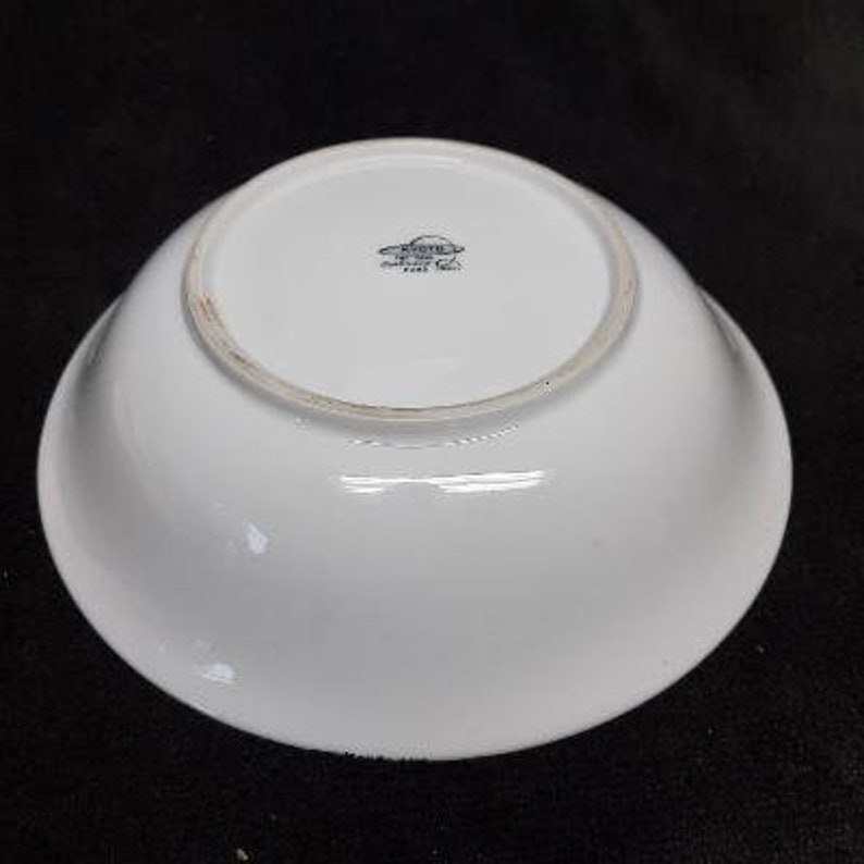 Kyoto Fine China Embassy 8082 Pattern 9 Inch Round Vegetable Serving