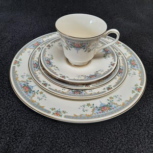 Royal Doulton The Romance Collection Fine Bone China Juliet Pattern Dinnerware Piece Choice Made in England