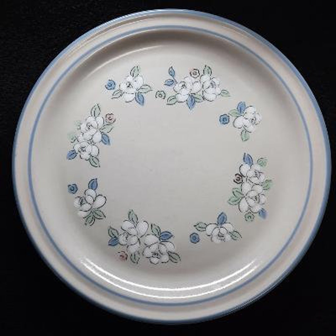 Hearthside Chantilly Stoneware Fleur De Lune Blue Pattern Dinner Plate