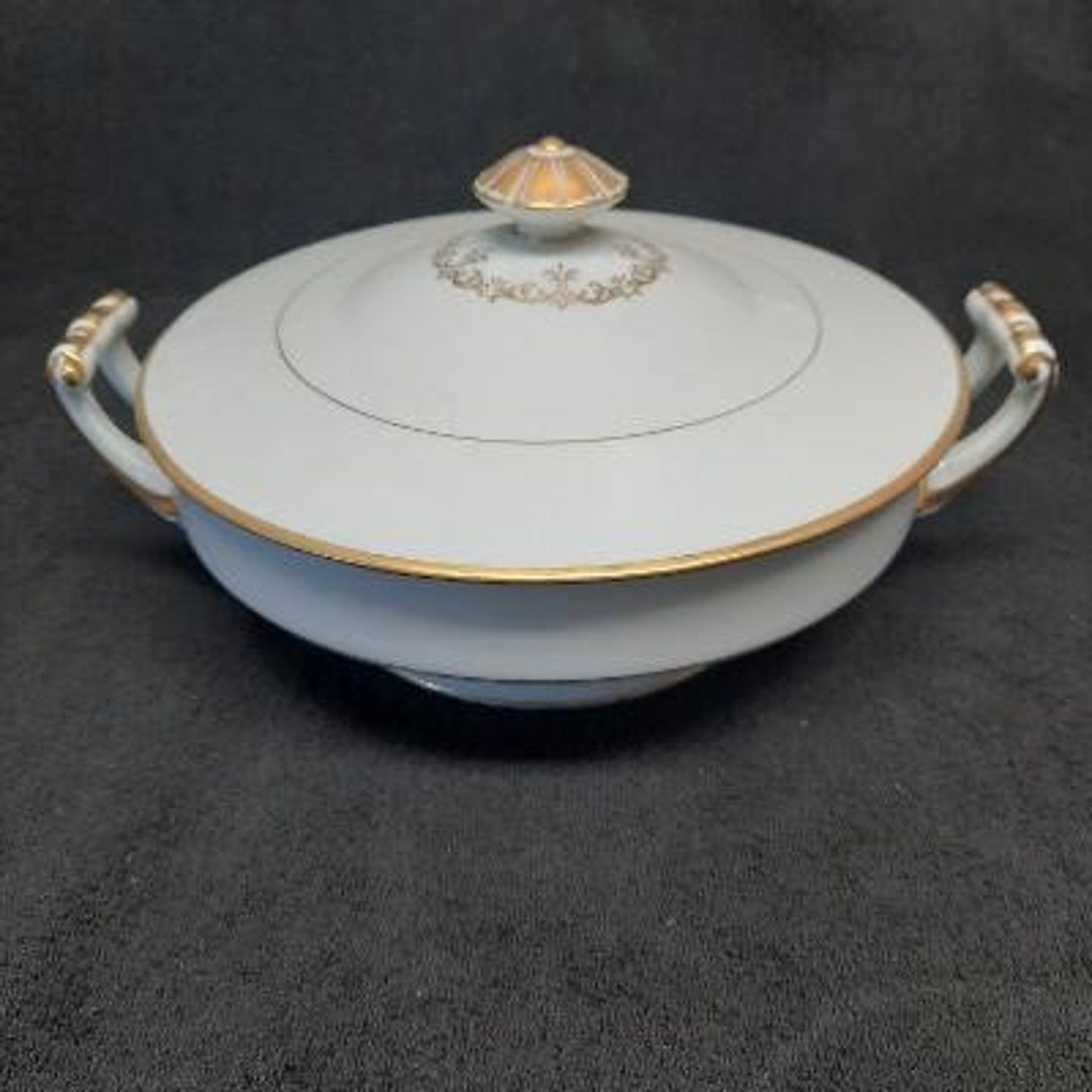 Noritake Goldcroft Pattern Round Covered Vegetable Bowl Gold Trim Made