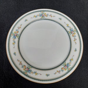 Noritake Ivory China Amenity 7228 Pattern Dinner Plate Gold Trim Made in Japan
