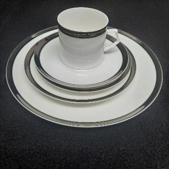 試奏に伴う料金　shate malno Mikasa Bone China Solitude A5-166 Pattern Dinnerware Pieces