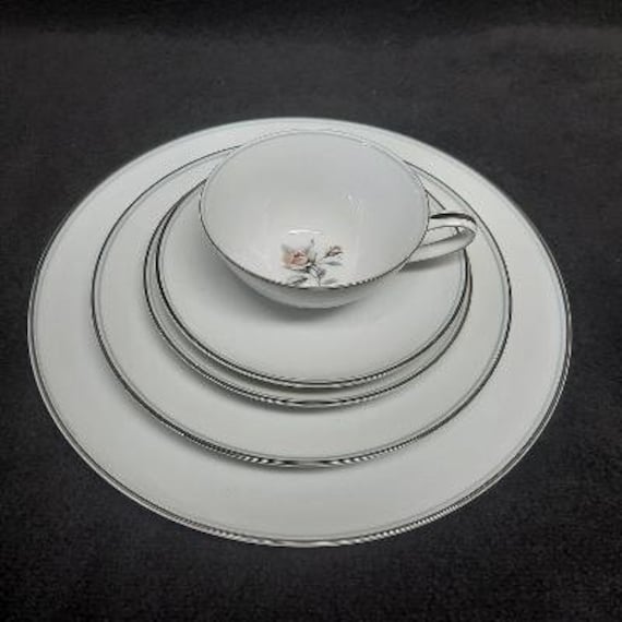 Noritake Margot 5605 Pattern 5 Piece Place Setting Made in Japan