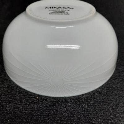 Mikasa top cheers white