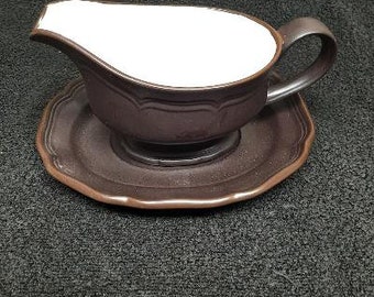 Mikasa Pleasantries D2000 Pattern Gravy Boat with Underplate Made in Japan