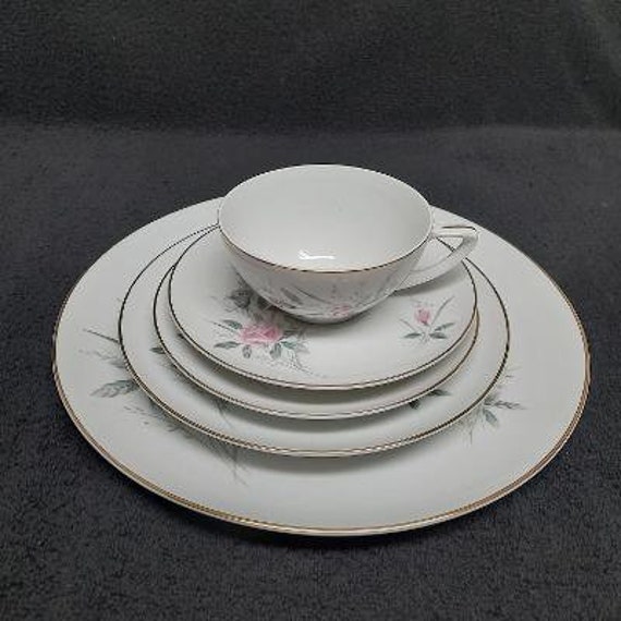 Fine China of Japan Golden Rose Pattern Dinnerware Piece Choice