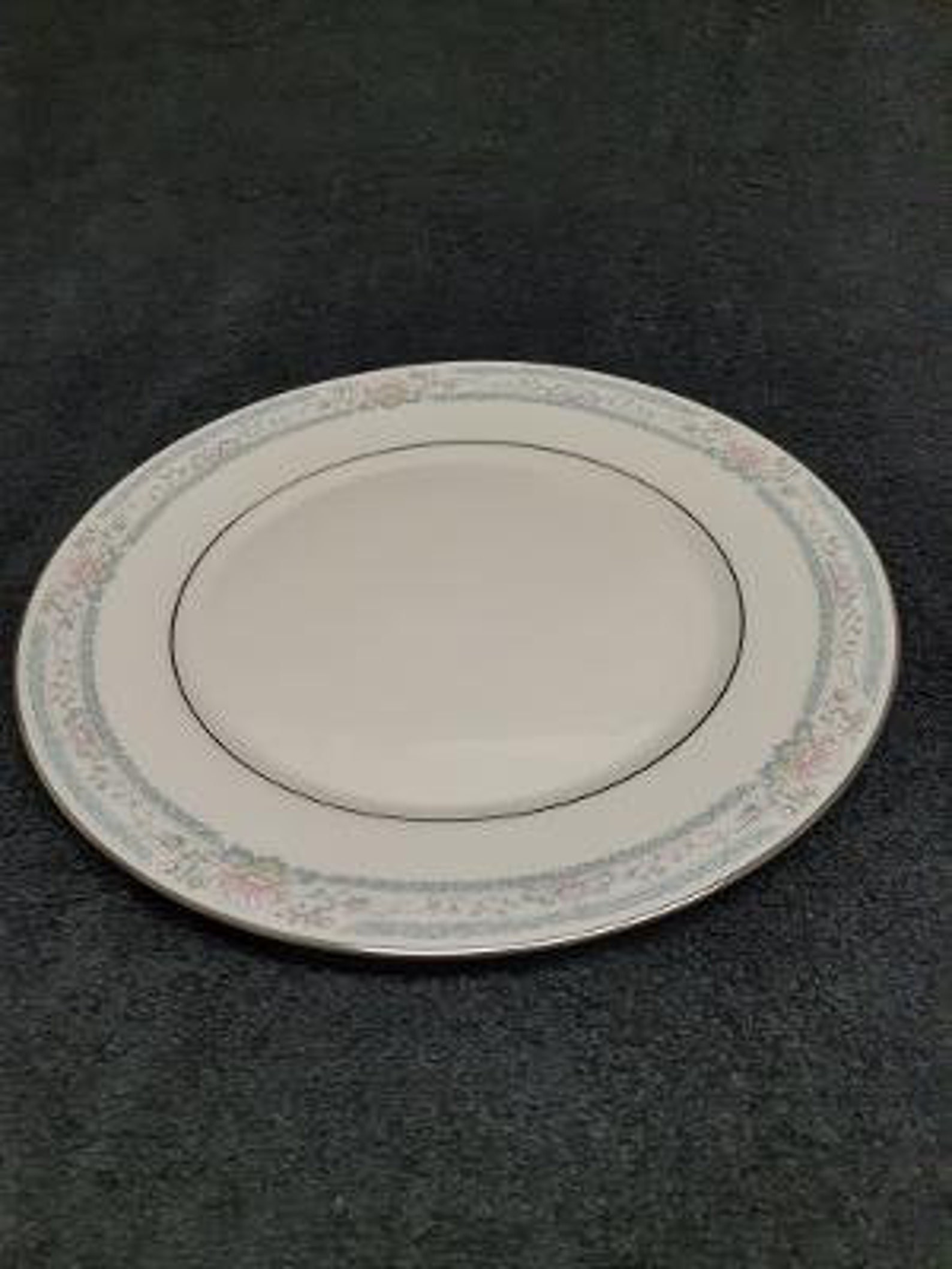 Lenox Cosmopolitan Collection Charleston Pattern Dinnerware Pieces