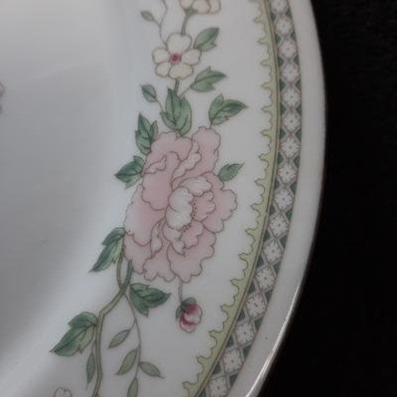 Crescent Fine China CCN4 Floral Pattern Salad Plate Platinum Trim Jie