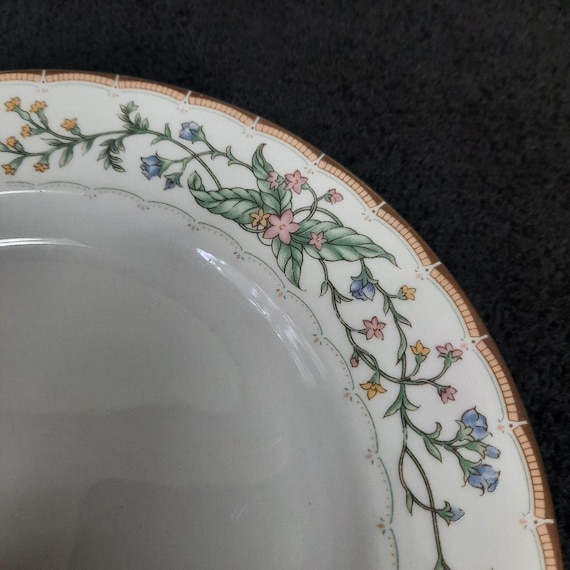 Farberware Fine China Wellesley 486 Pattern Dinnerware Pieces